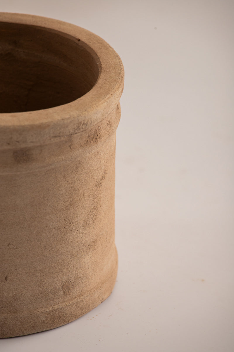 Matero de Concreto con Acabado de Barro de 19cms de Diámetro